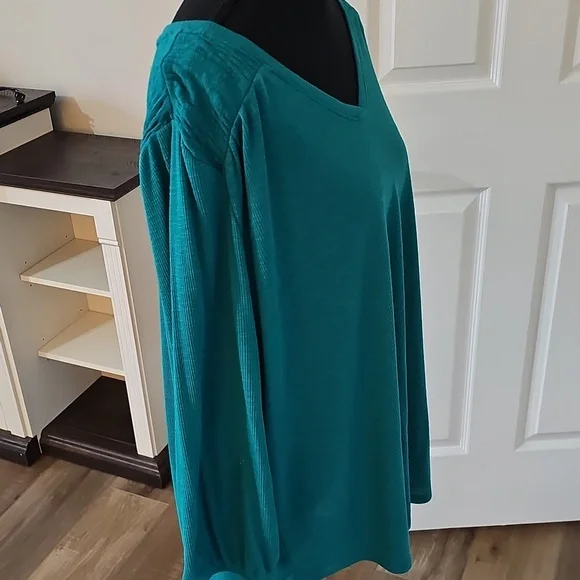 Top - Picture 6 of 16